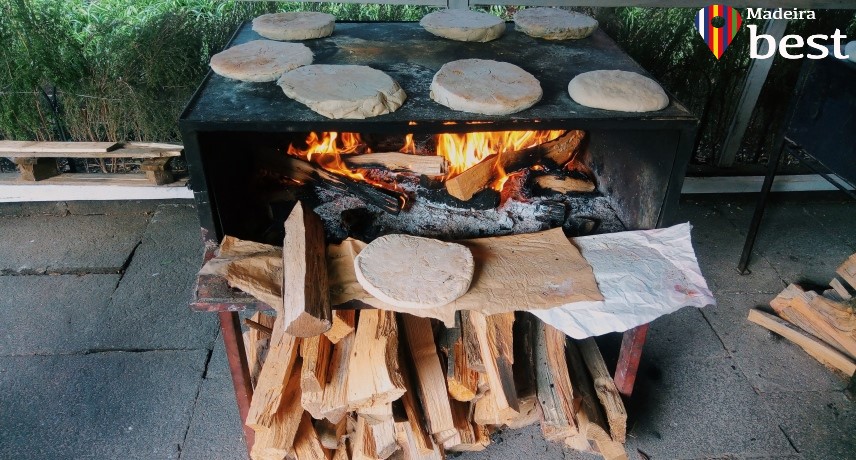 All about Christmas in Madeira- An old woof-fire oven to do Bolo do Caco